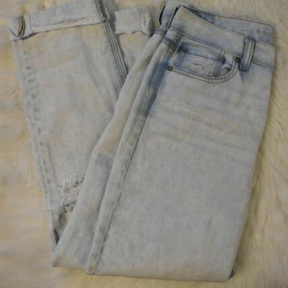 American Eagle jeans 8 mom distressed knee raw hem